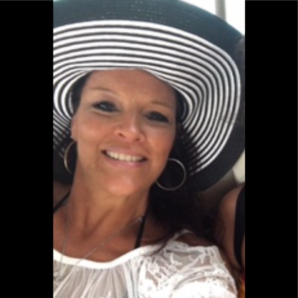 Meet your Posher, Renee - Picture 1 of 1